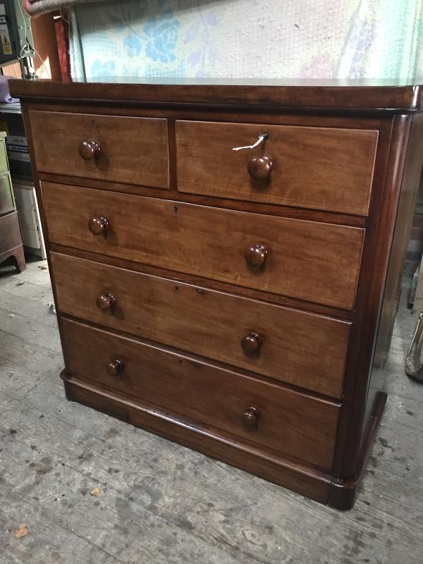 Large Victorian Mahogany chest of drawers .